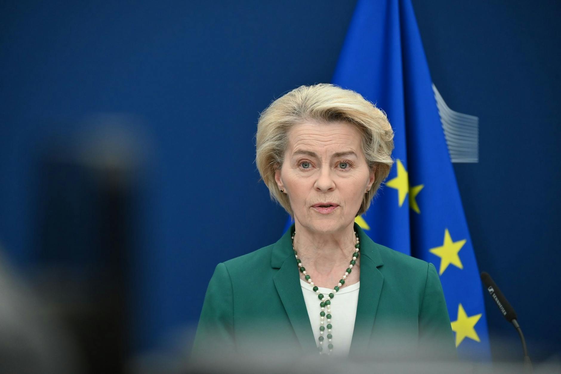 Zwischen intransparenten Deals und Kritik: Corona-Impfstoffe sind für EU-Kommissionschefin von der Leyen noch immer ein ungelöstes Kapitel.