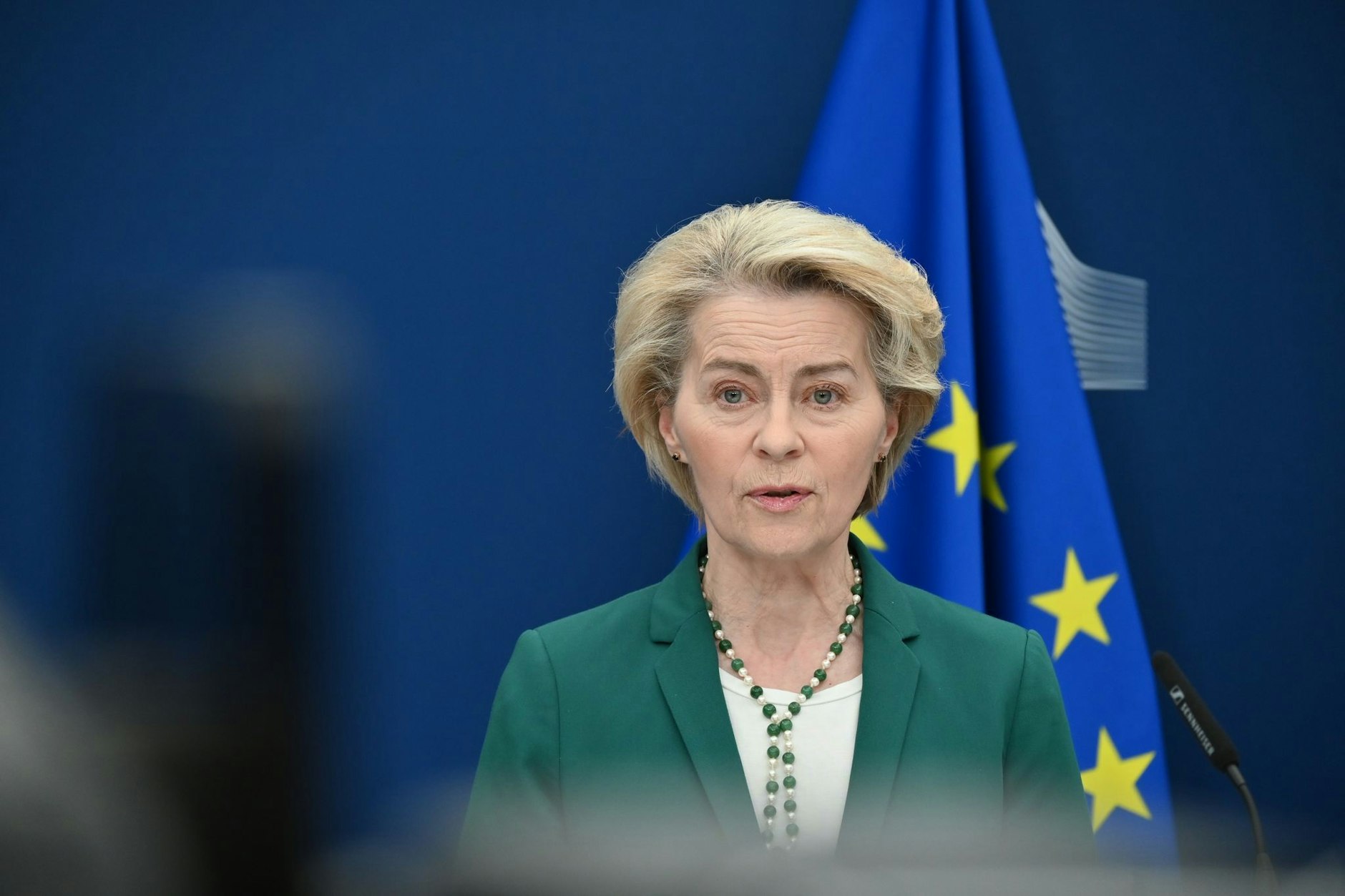 Între acorduri opace și critici: vaccinurile împotriva coronavirusului reprezintă încă un capitol nerezolvat pentru președinta Comisiei Europene, von der Leyen.