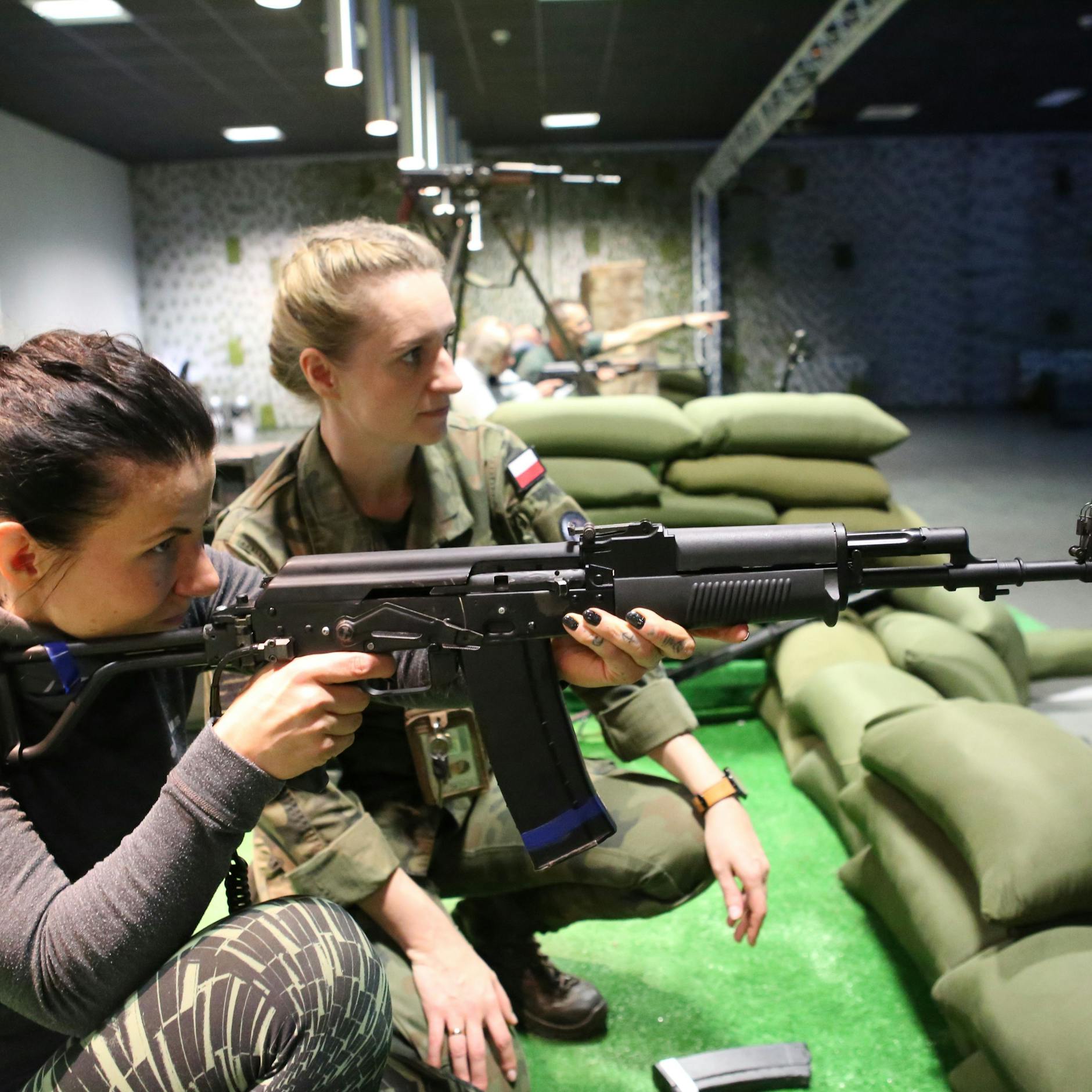 Image - Schießtraining in Schulen: Wie Europa seine Jugend auf den Krieg vorbereitet