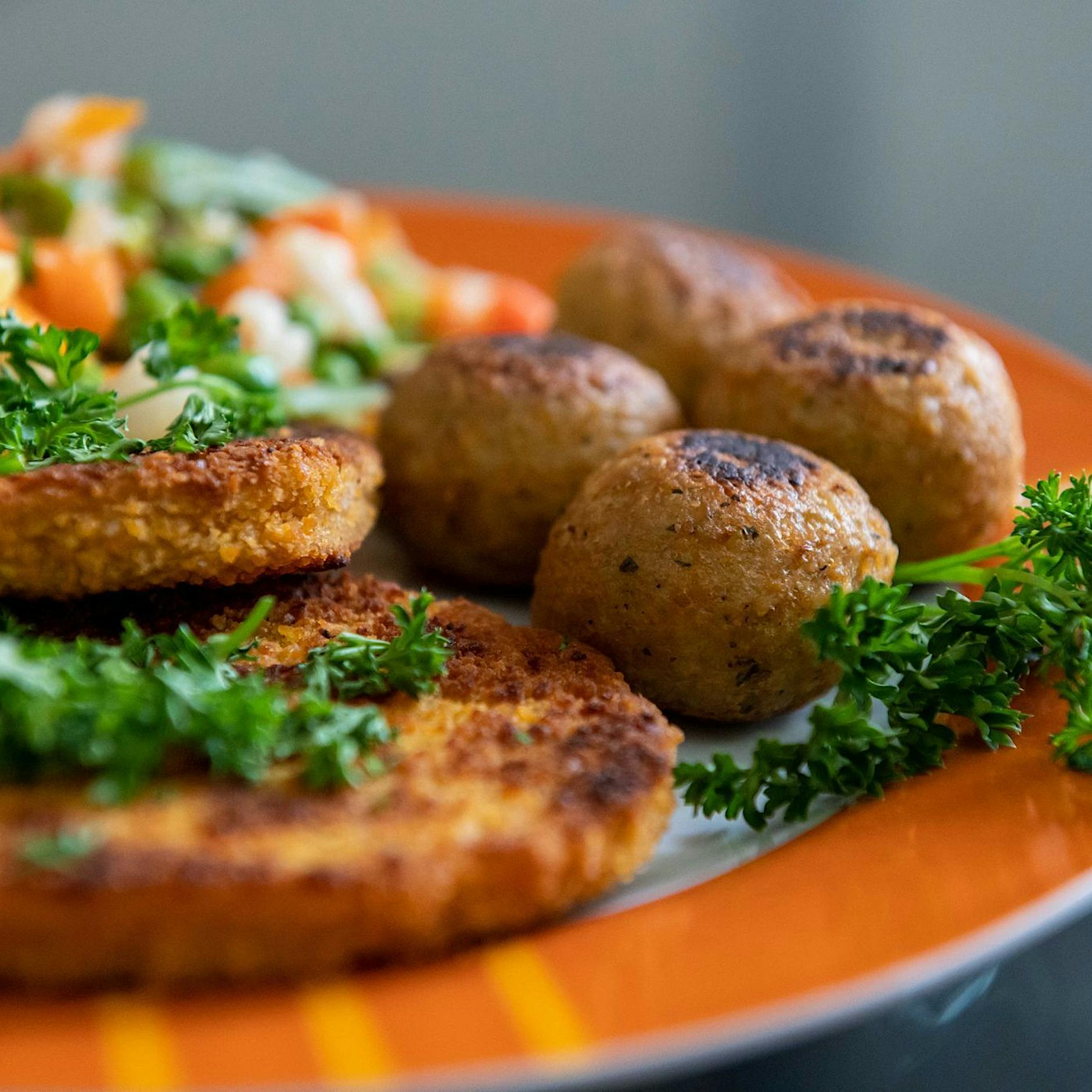 „Am Ende geht es ums Geld“: EU-Parlament diskutiert Verbot von „Veggie-Wurst“