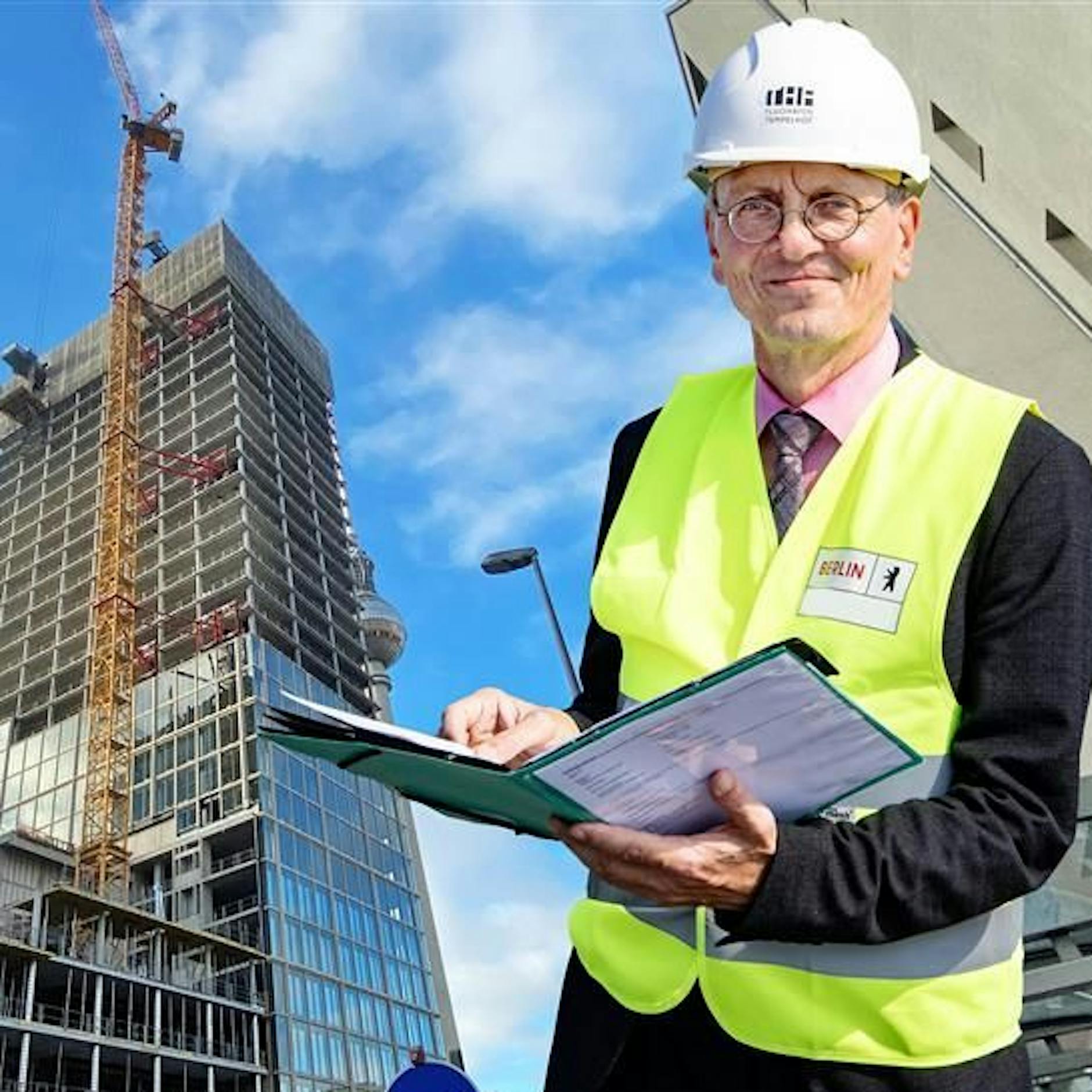 Nur noch drei Stockwerke, dann ist der Berliner Fernsehturm weg!