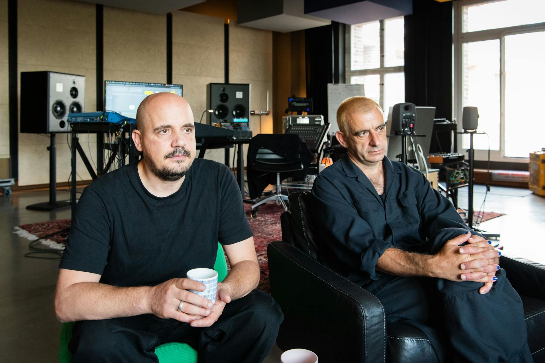 Gernot Bronsert und Sebastian Szary alias Modeselektor in ihrem neuen Studio im Norden Berlins