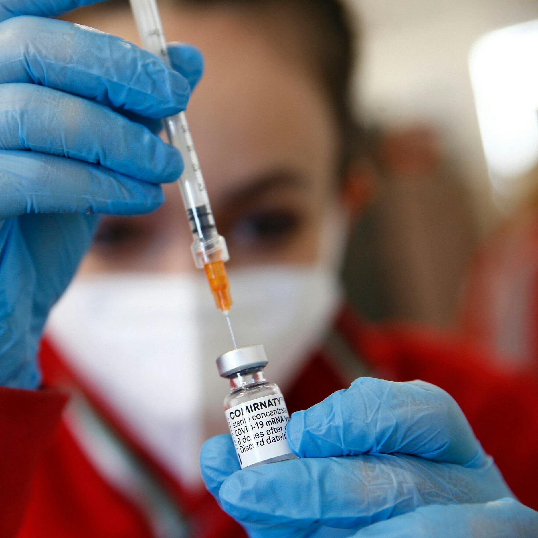 Image - Hunderte Wissenschaftler fordern Stopp der mRNA-Impfstoffe: Wie gravierend sind die Nebenwirkungen?