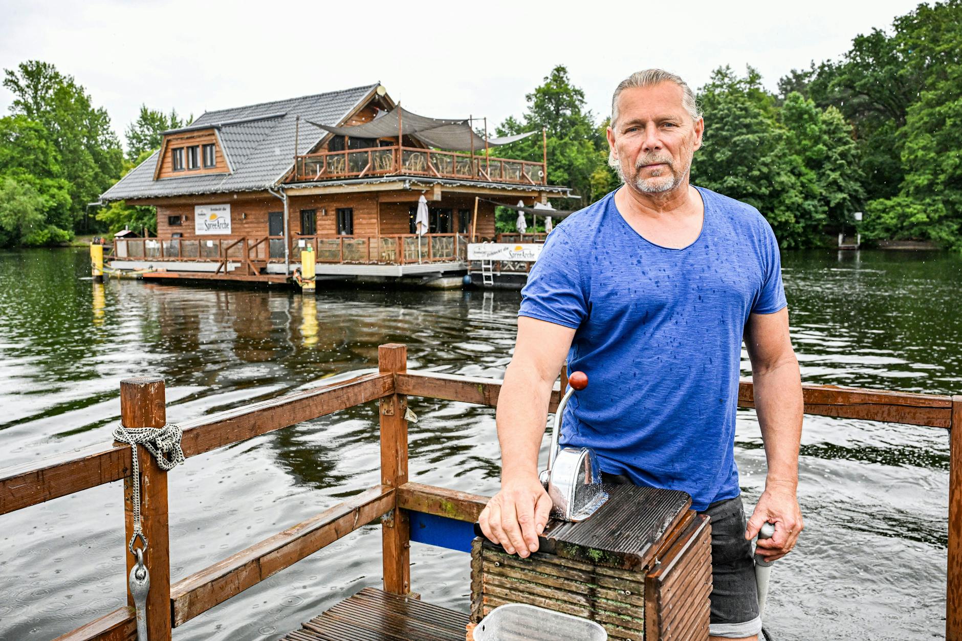 Der Chef des Restaurantschiffs Spree-Arche: Inhaber Frank Cotte wehrt sich juristisch gegen den Senat.