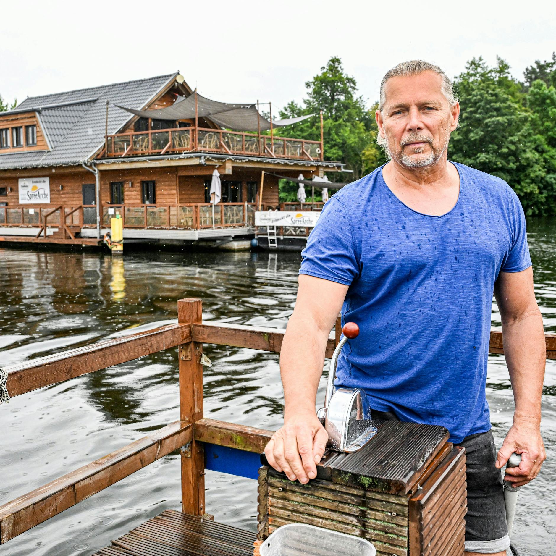 Image - Hochgelobt, aber illegal: Der Kampf des Restaurantschiffes Spree-Arche ums Überleben