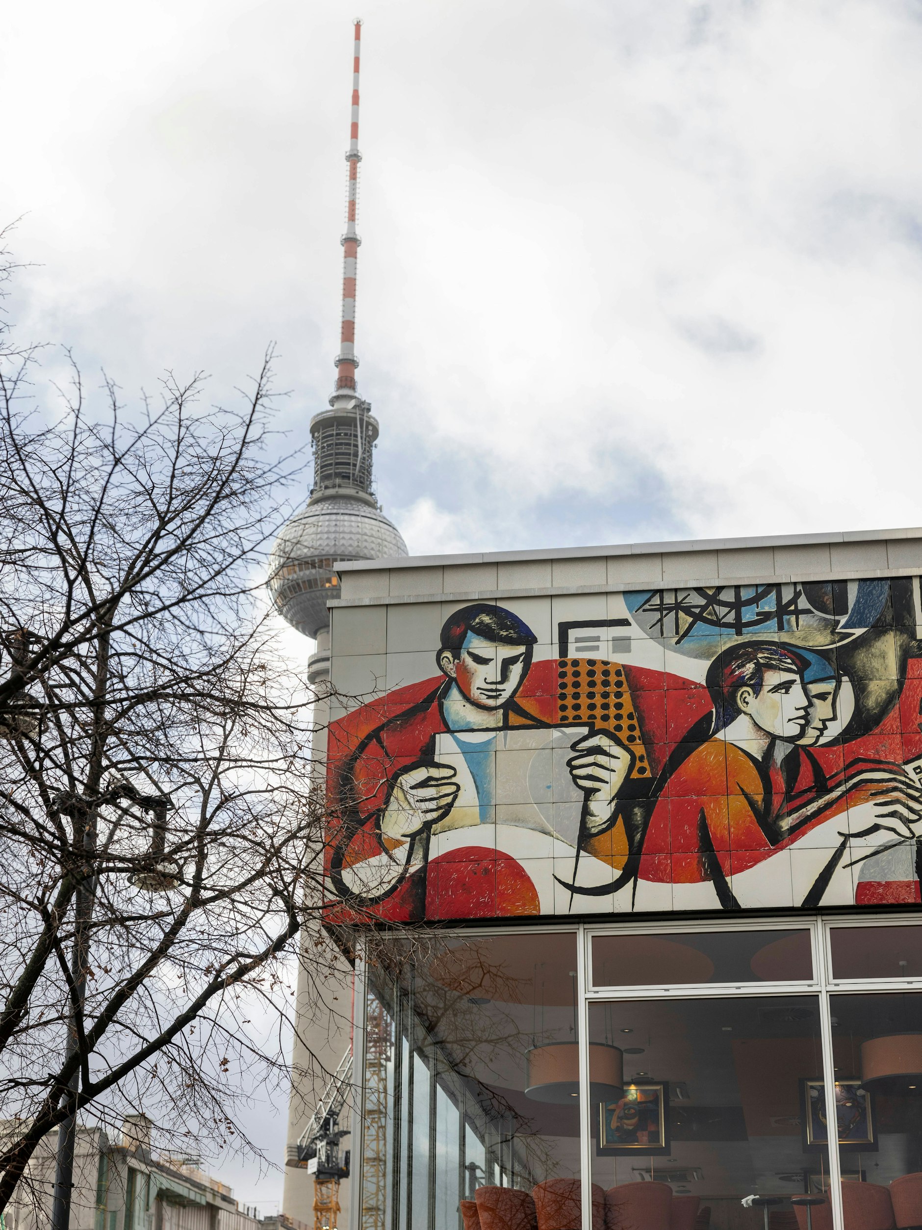 Am 31. Januar 2025 war der Fernsehturm vom Pressecafé aus noch vollständig zu sehen. Das Bild gehört nun der Geschichte an.