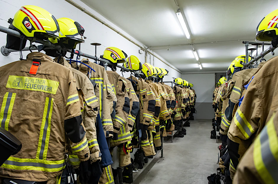 Die Berliner Feuerwehr befasst sich mit möglichen extremistischen Chats von Mitgliedern einer Jugendfeuerwehr.