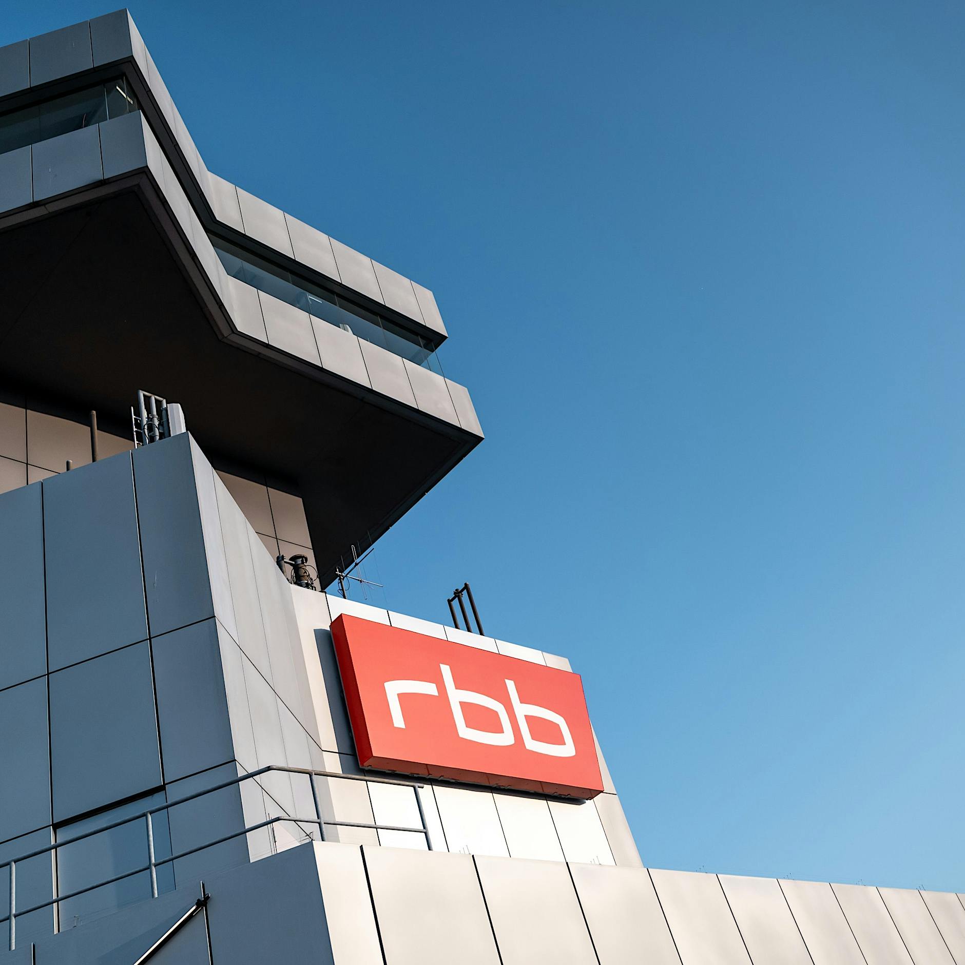 Ehemaliger ÖRR-Reporter packt aus: Deutschland tappt im Dämmerlicht