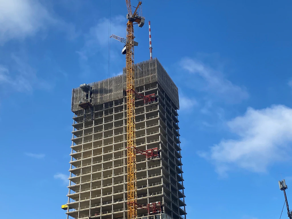 „Huch, der Fernsehturm ist ja weg“ – Ärger über Hochhaus-Bau am ...