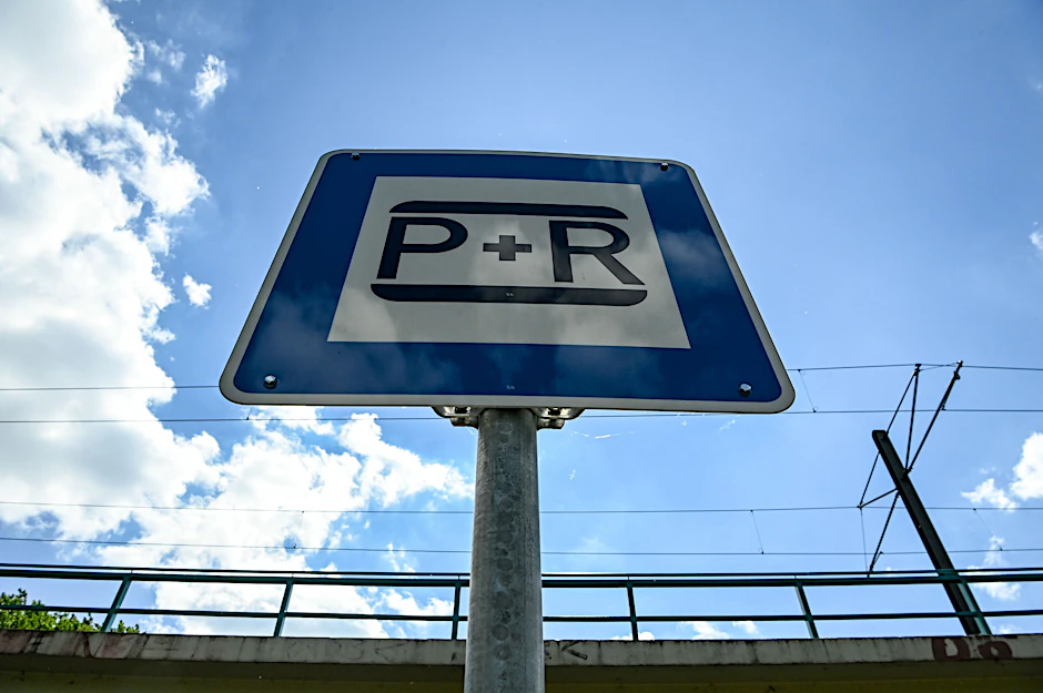 Parken und reisen: ein Park-and-Ride-Platz in der Hauptstadtregion