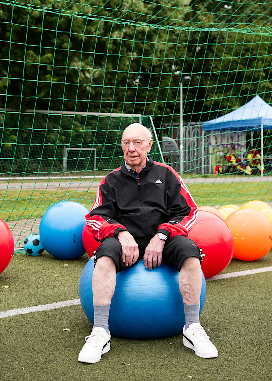 Günter Böge (94) ist zum ersten Mal beim Seniorensportfest dabei und hat sich vorgenommen, alles einmal auszuprobieren.