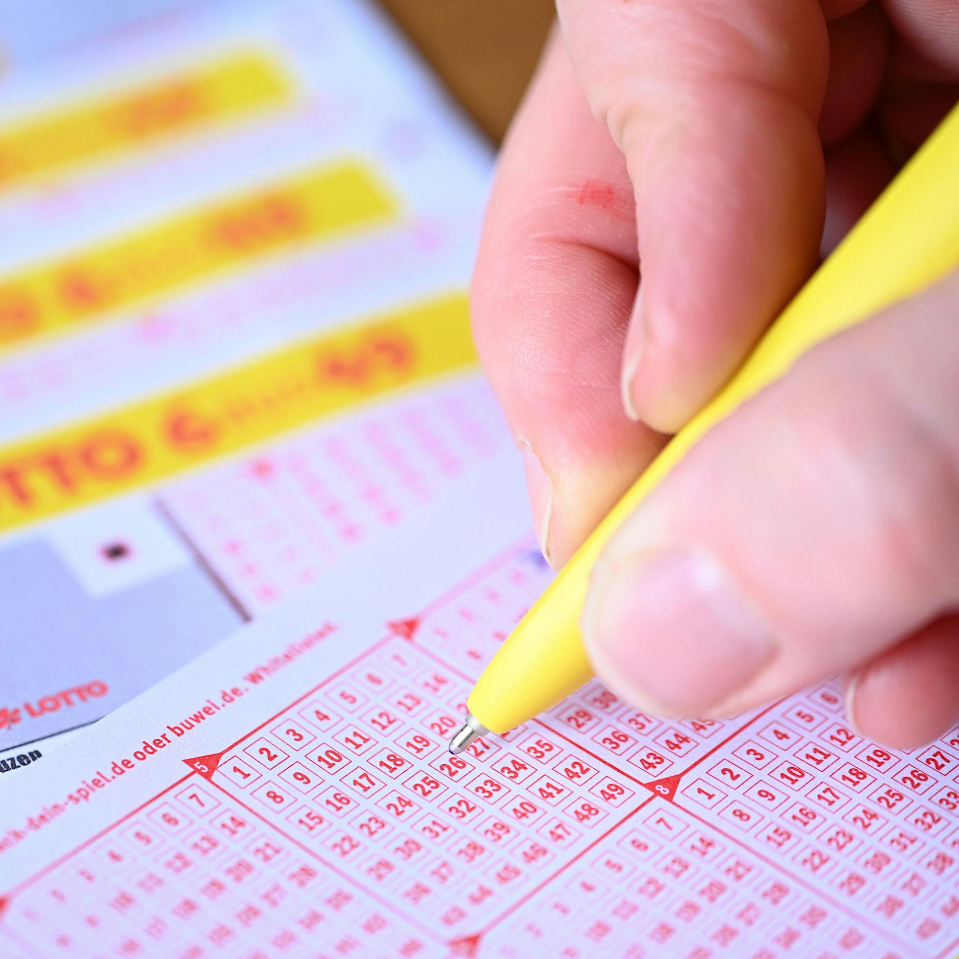 120 Millionen im Eurojackpot: So könnte ein Gewinner aus Berlin das Geld verprassen