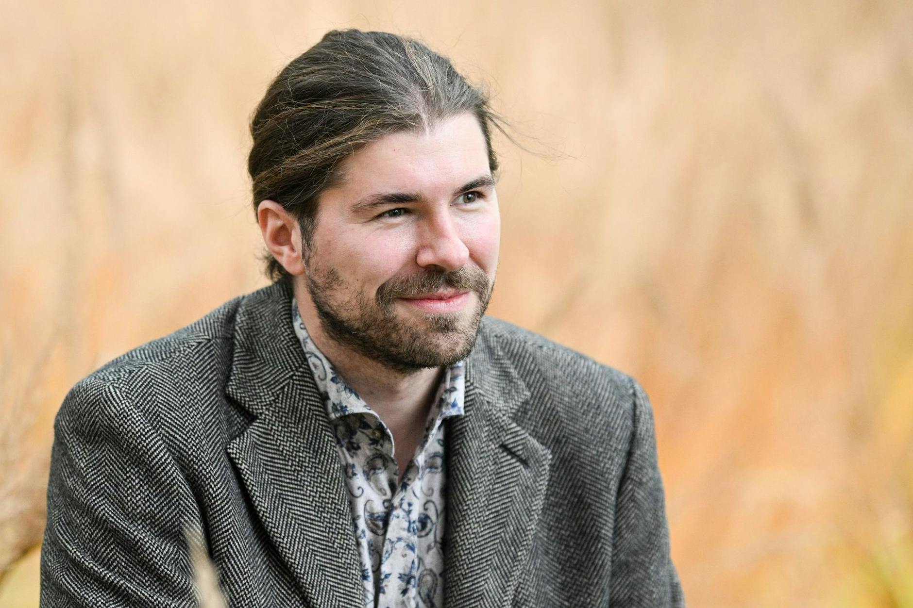 Der Autor, Influencer, YouTuber, Webvideoproduzent und Journalist Alexander Prinz aka „Der Dunkle Parabelritter“