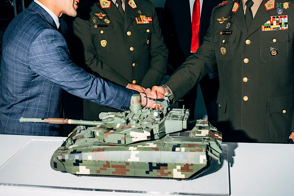 Rüstung ohne Ende: Ein Model des Flugabwehrsystems Boxer Skyranger 30 von Rheinmetall.