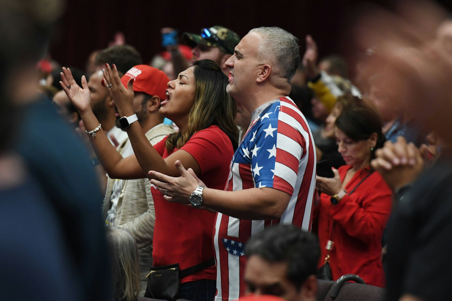 Menschen bei einer Veranstaltung der „Evangelicals for Trump“ in Miami