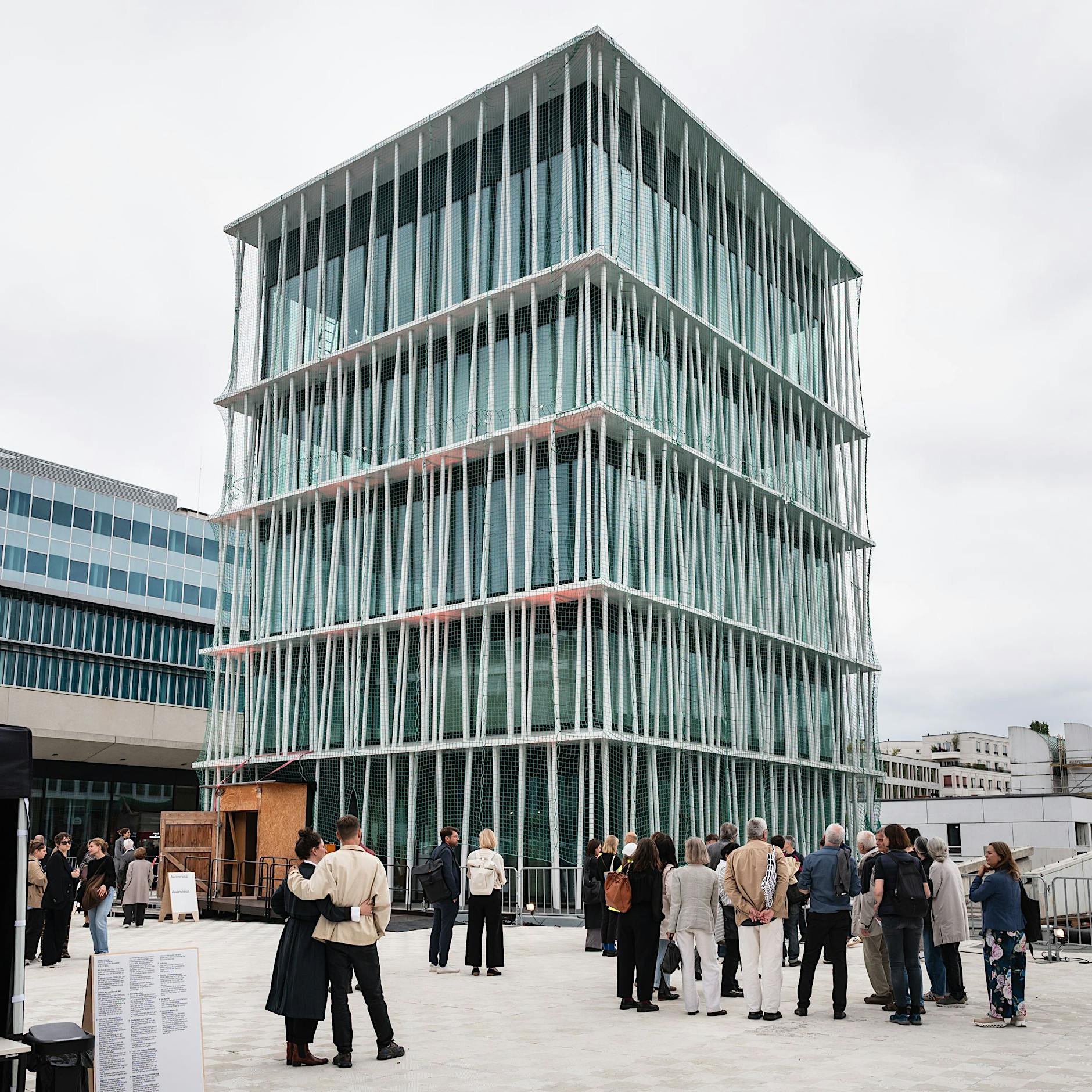 Das Bauhaus feiert auf seiner Baustelle ein Festival: Dahinter wummert ein Skandal