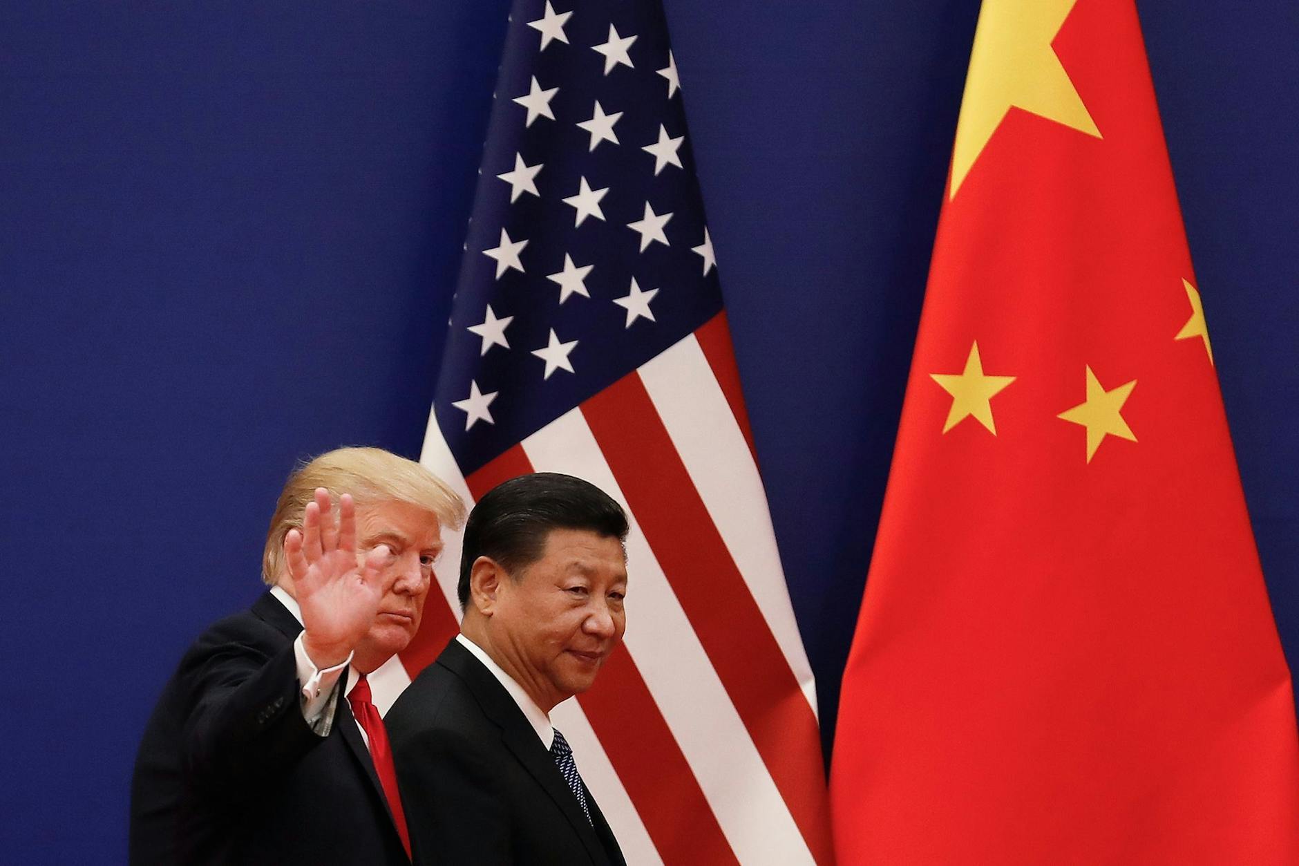 US-Präsident Donald Trump (l.) will sich mit Chinas Staatschef Xi Jinping treffen.