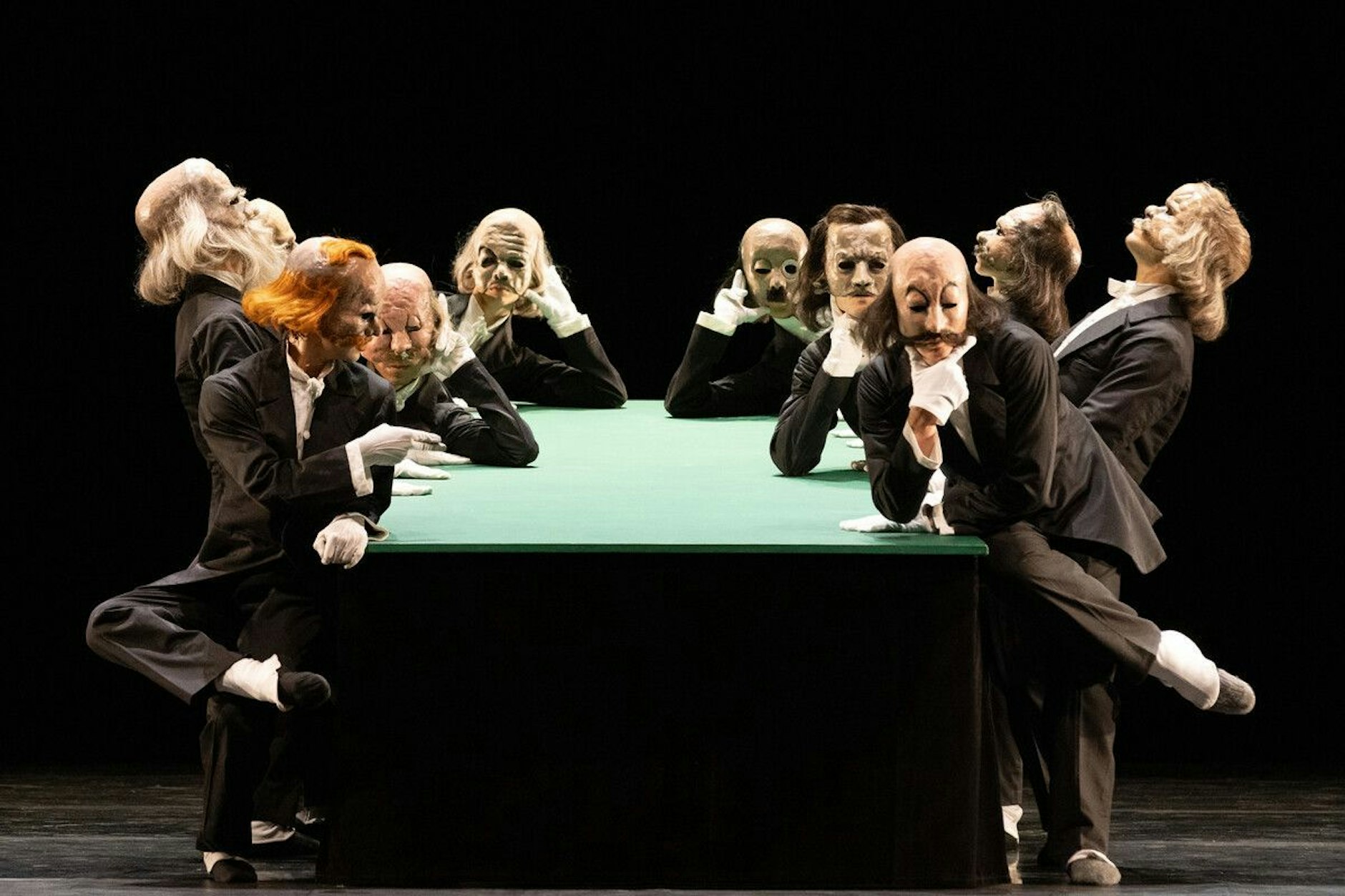 Anhaltisches Theater Dessau: „Valses“/„Der Grüne Tisch“. Ein&nbsp;Tanzabend mit Choreografien von Stefano Giannetti und Kurt Jooss
im Rahmen des 100-jährigen Bauhausjubiläums
Valses (Uraufführung).