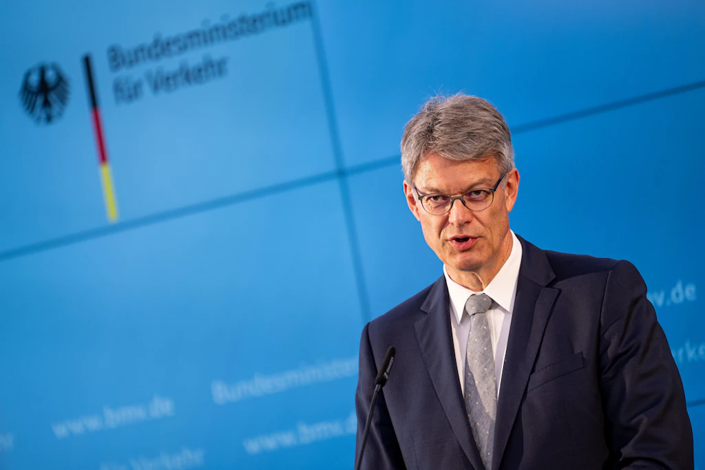 Lars Klingbeil haklı olarak federal ulaşım bakanını gösteriyor