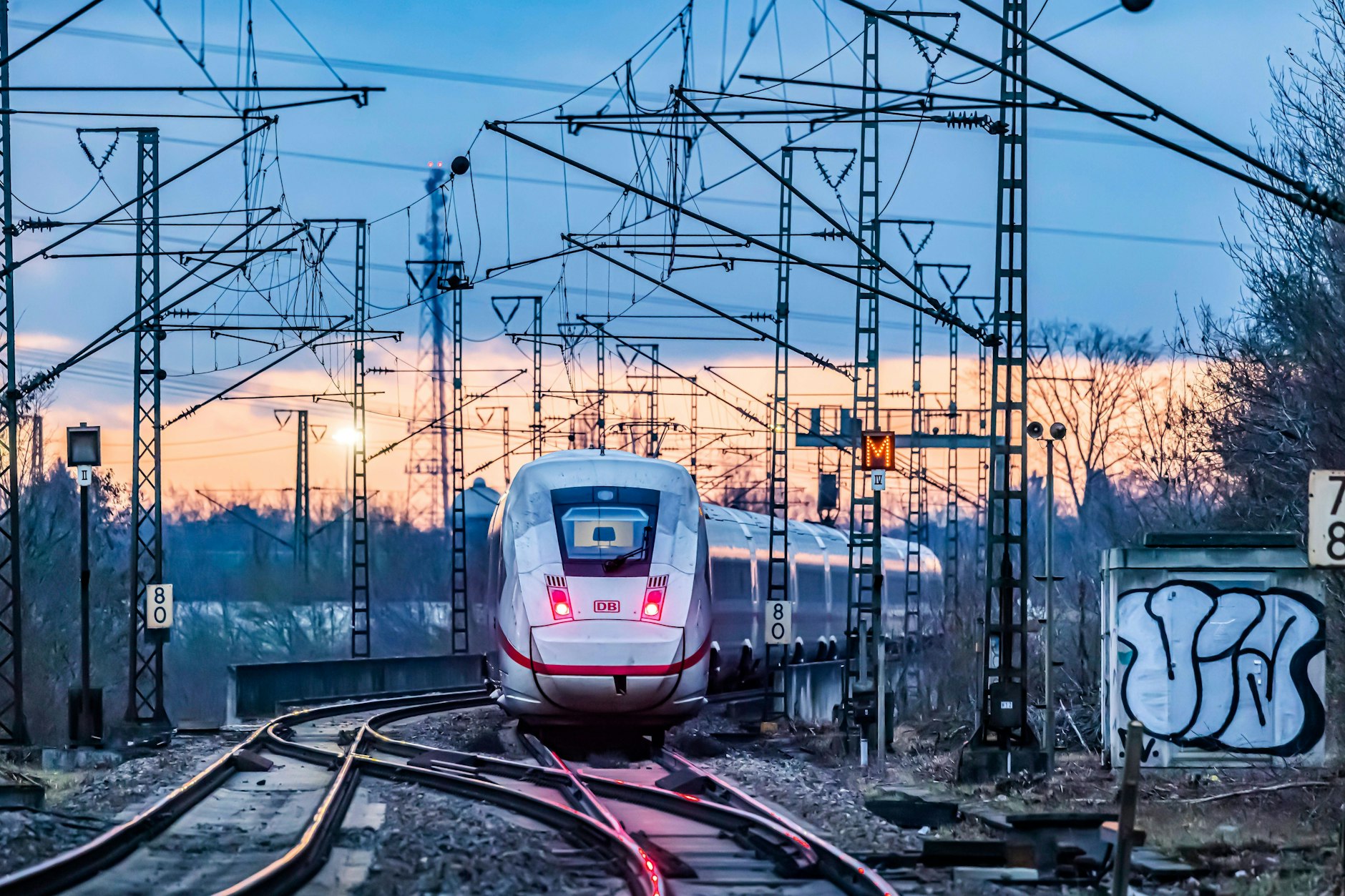 Mehr als ein Drittel der Fernzüge der Deutschen Bahn waren im ersten Halbjahr unpünktlich.