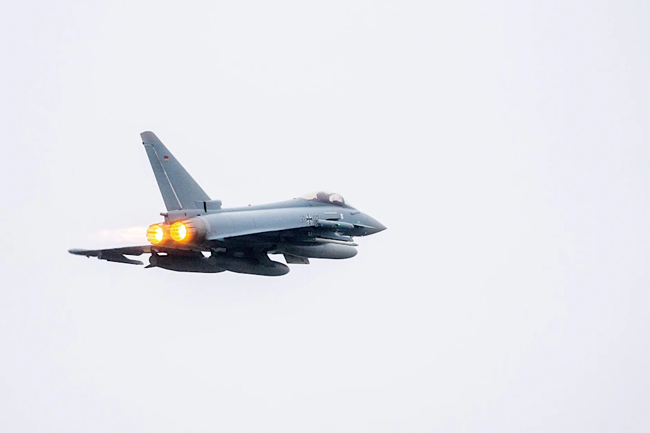 Ein deutscher Eurofighter der Luftwaffe in der Luft