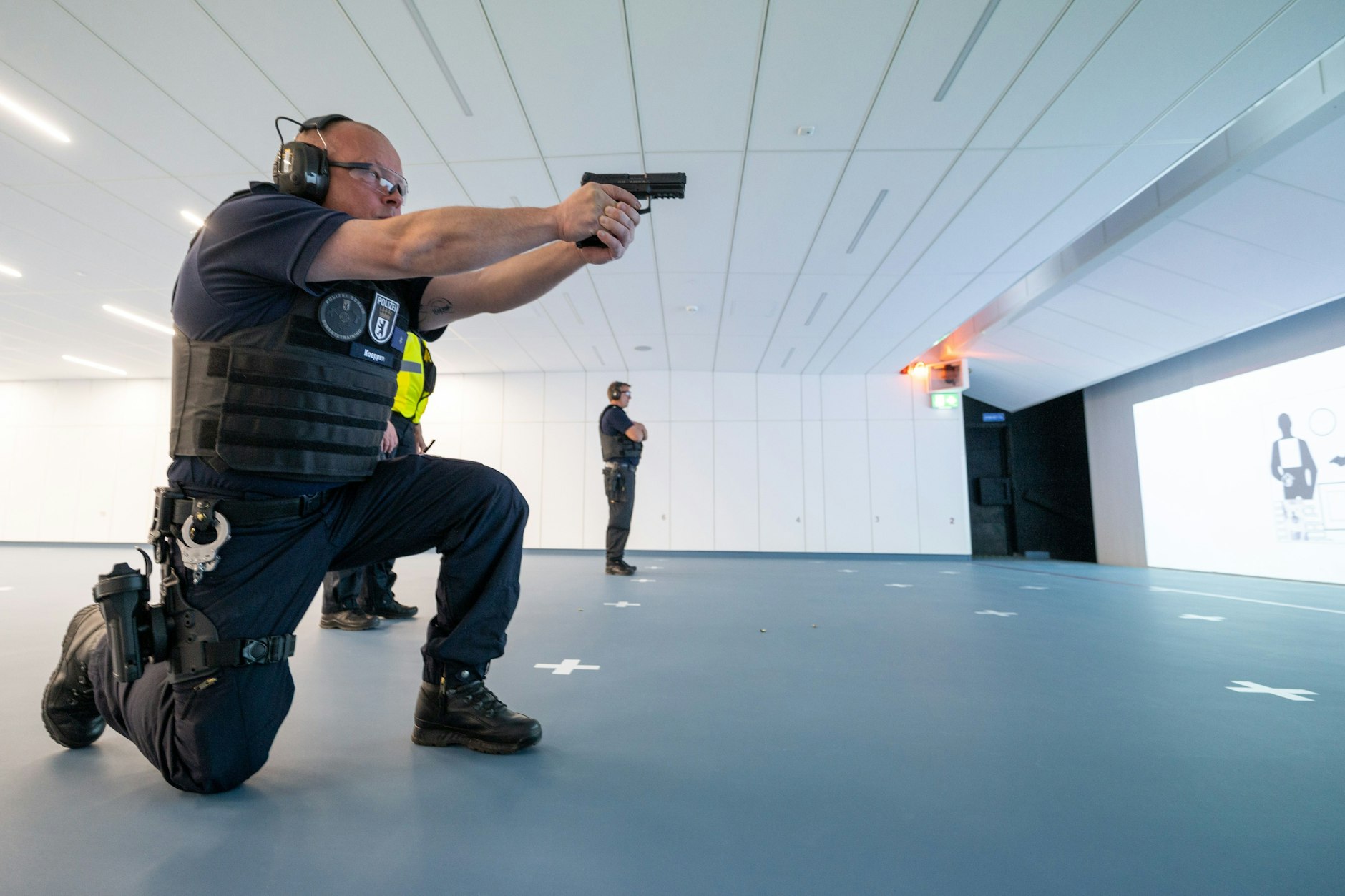 Derzeit werden mehr Befugnisse für die Polizei diskutiert, etwa der Schießbefehl.