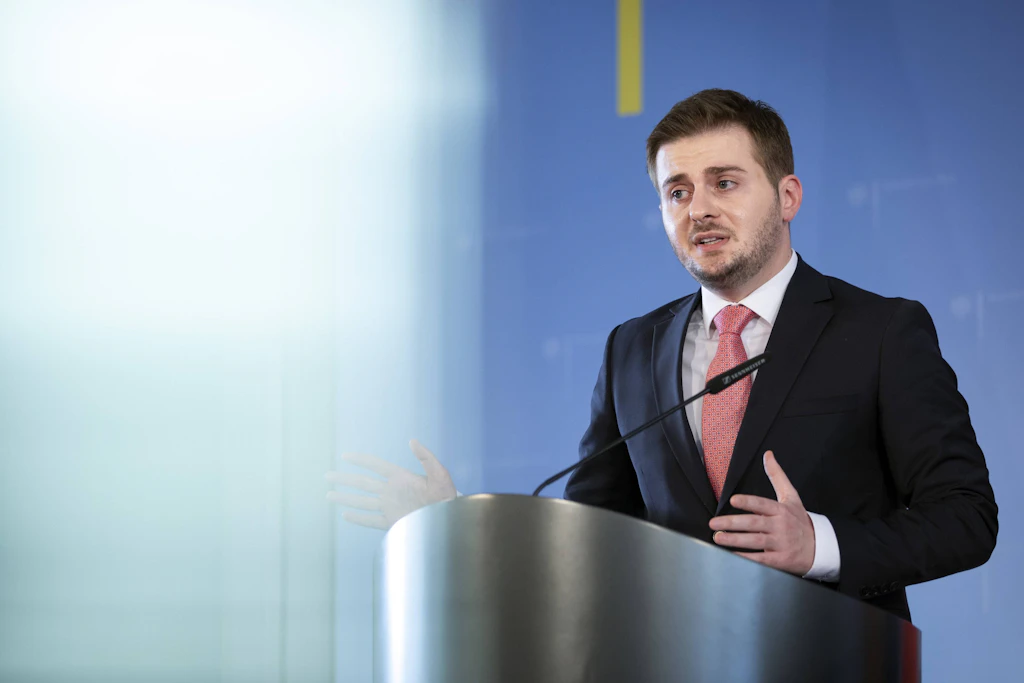 Gent Cakaj im Jahr 2019, als er von Edi Rama zum geschäftsführenden Außenminister ernannt wurde.