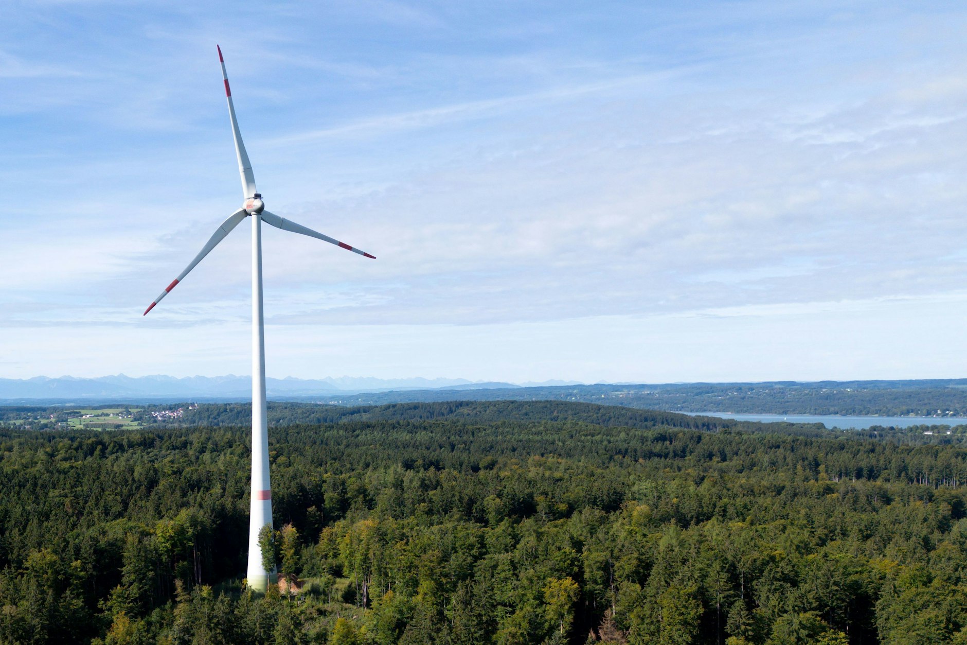 In Wäldern sind die riesigen Windräder besonders umstritten.