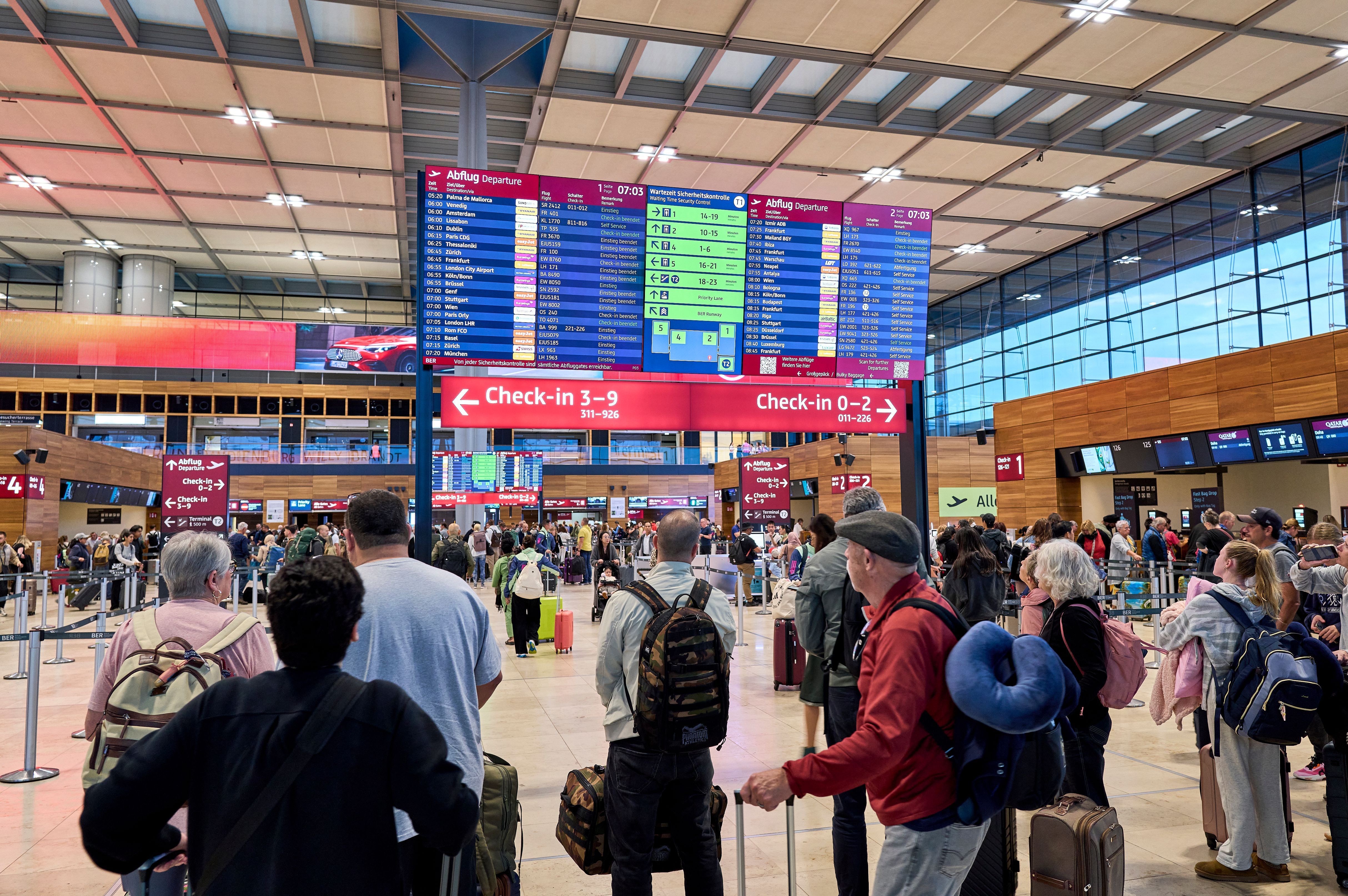 Chaos am BER nach Cyberangriff dauert an: 70 Prozent der Flüge verspätet