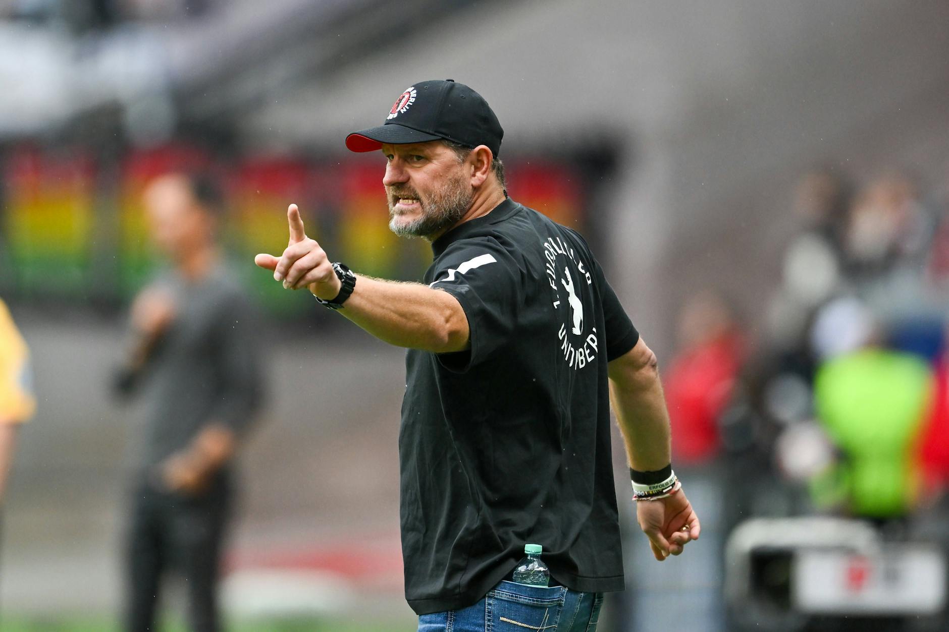 Steffen Baumgart fehlt dem 1. FC Union Berlin nach seinem Platzverweis in Frankfurt vorerst gesperrt.