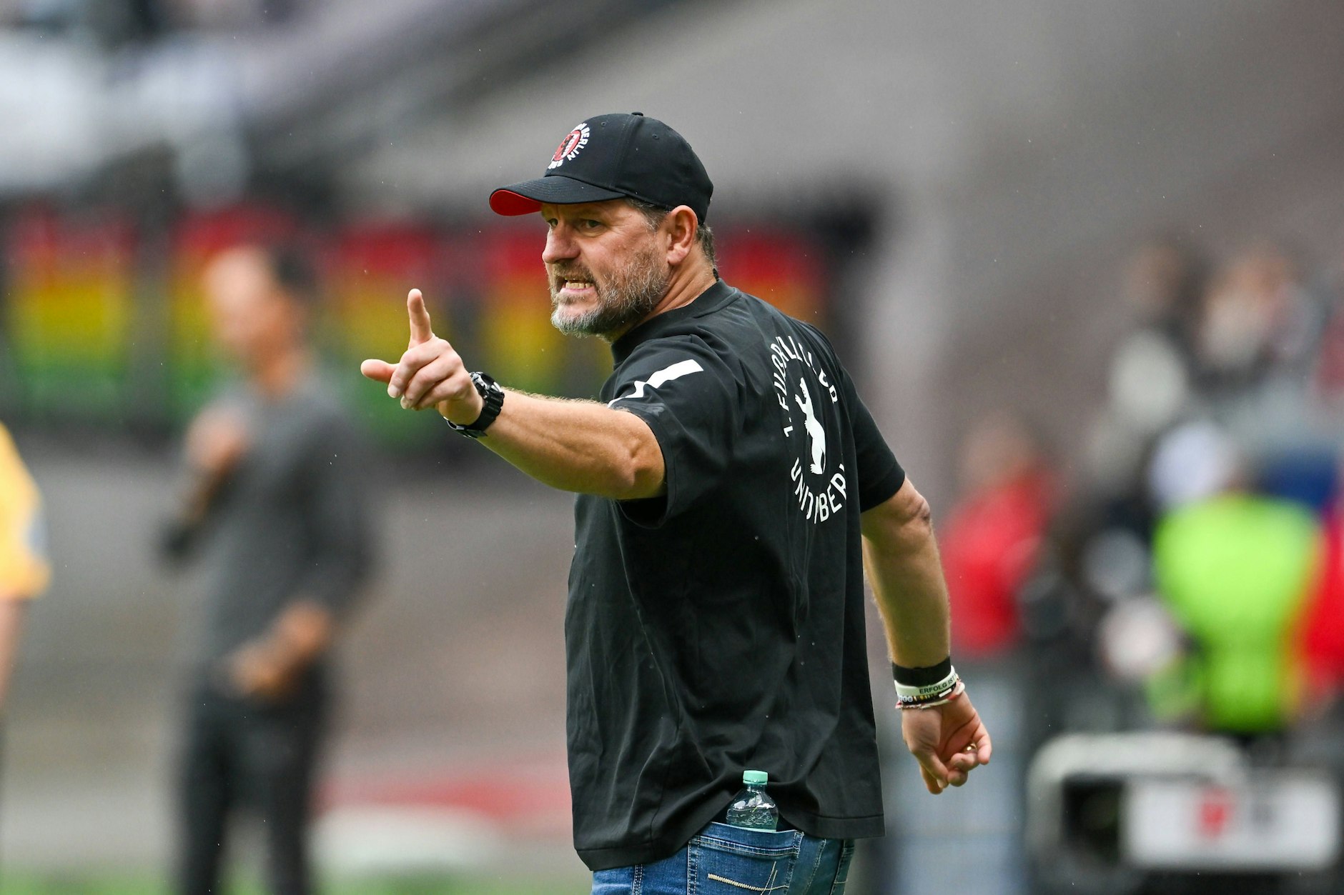 Steffen Baumgart fehlt dem 1. FC Union Berlin nach seinem Platzverweis in Frankfurt vorerst gesperrt.