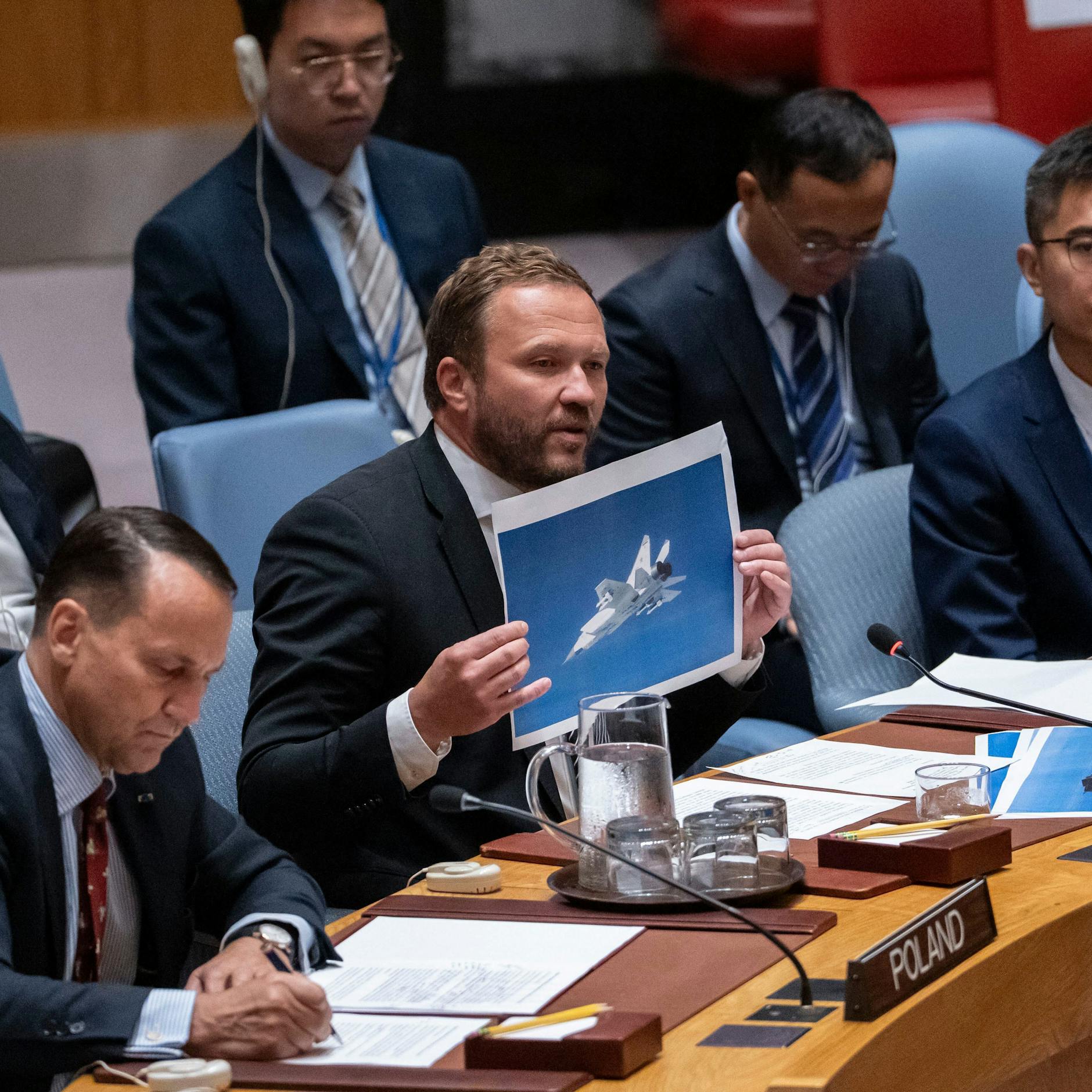 Image - Nato warnt Russland vor weiteren Luftraumverletzungen: „Werden jeden Zentimeter verteidigen“