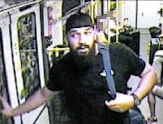 Polizei fahndet mit Foto nach Täter: Schwere Körperverletzung am U-Bahnhof Zoo