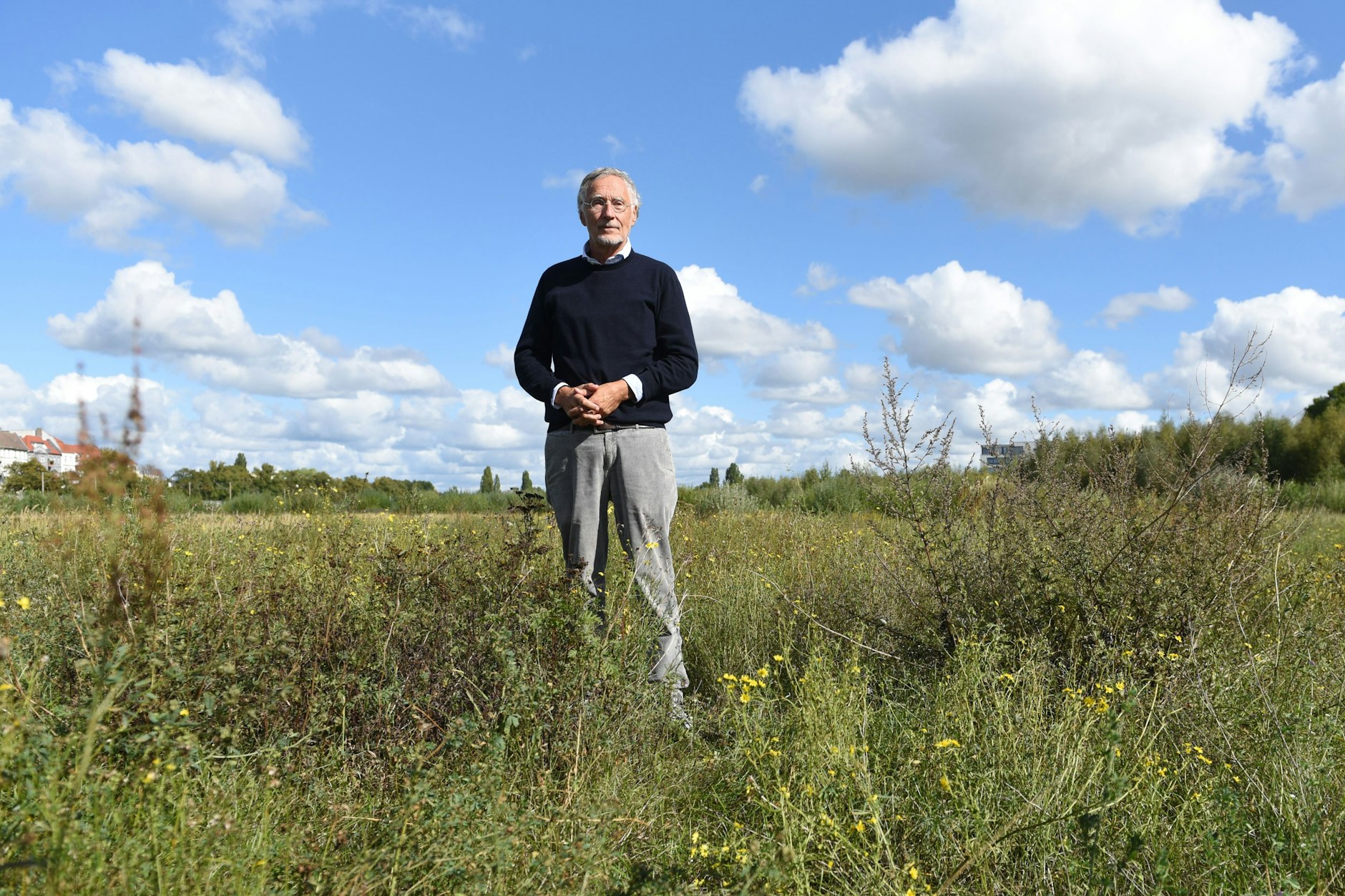 Investor Kurt Krieger steht auf der Brache des ehemaligen Güterbahnhofs in Pankow. Hier sollen 2000 Wohnungen entstehen.