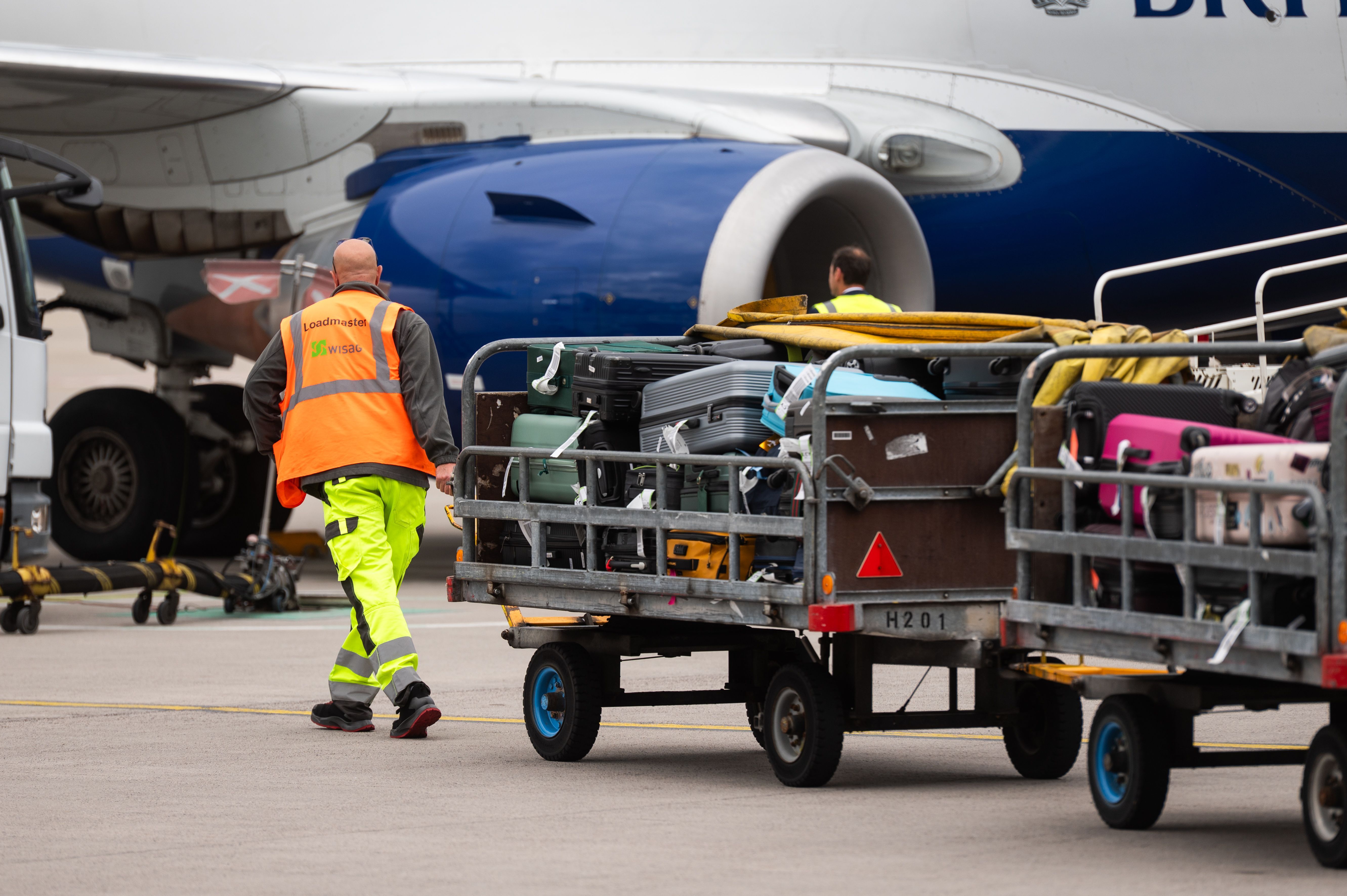 Gepäck-Chaos am BER: Jetzt muss die Flughafenfeuerwehr aushelfen