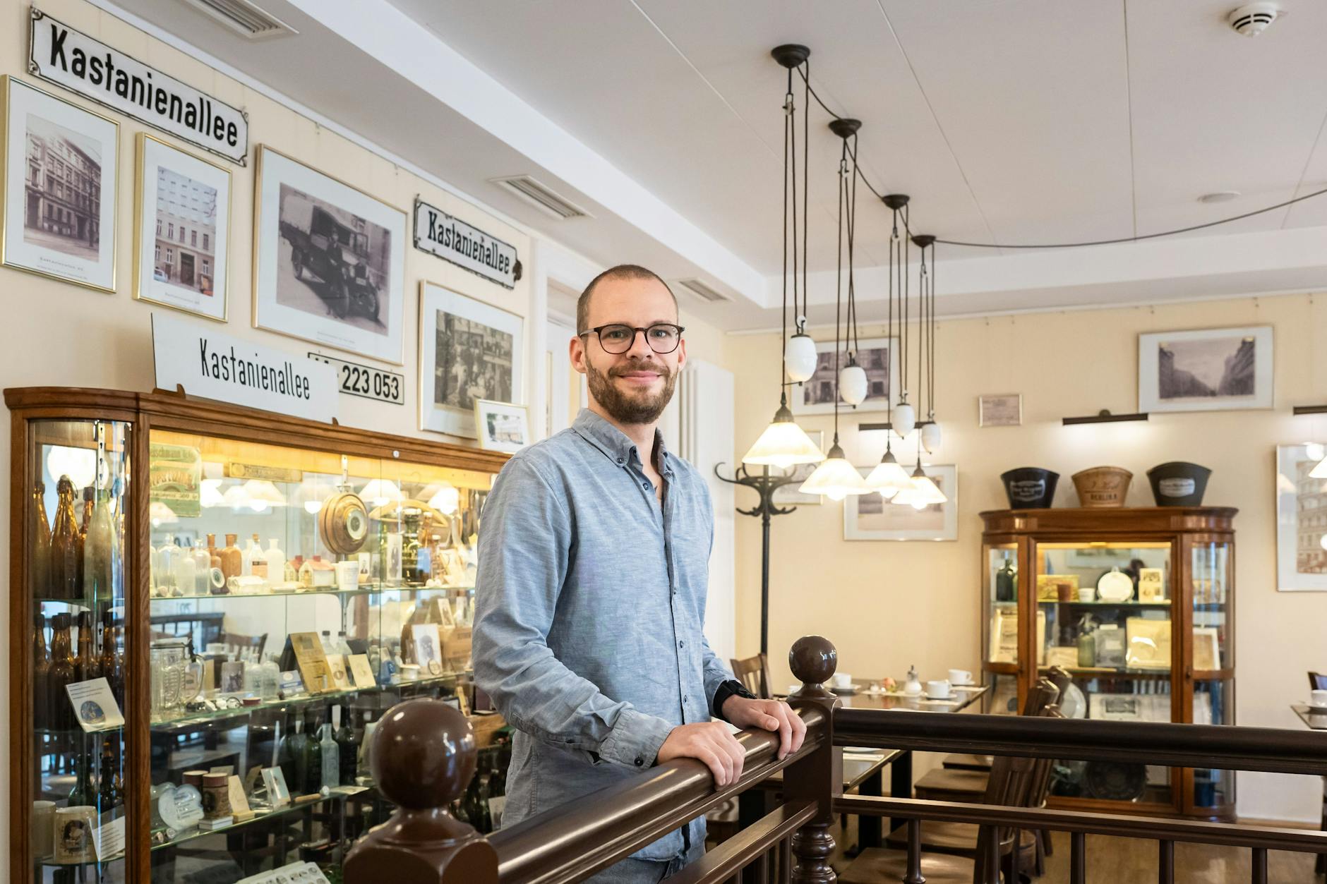Hotelier und Geschäftsführer Maximilian Hauptmann in seinem Hotel Kastanienhof in Mitte