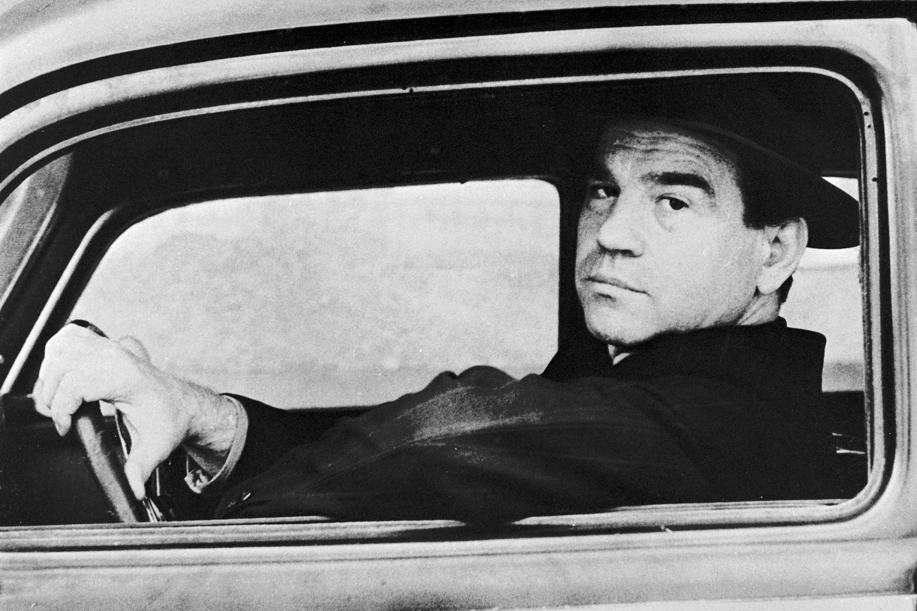 Hilmar Thate als Scharfrichter in „Engel aus Eisen“ von Thomas Brasch