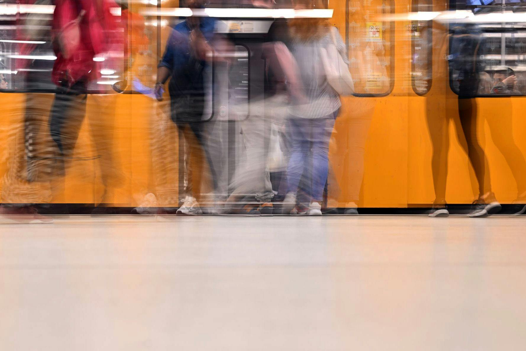 Besser wäre: Messer und gefährliche Waffen sind verboten