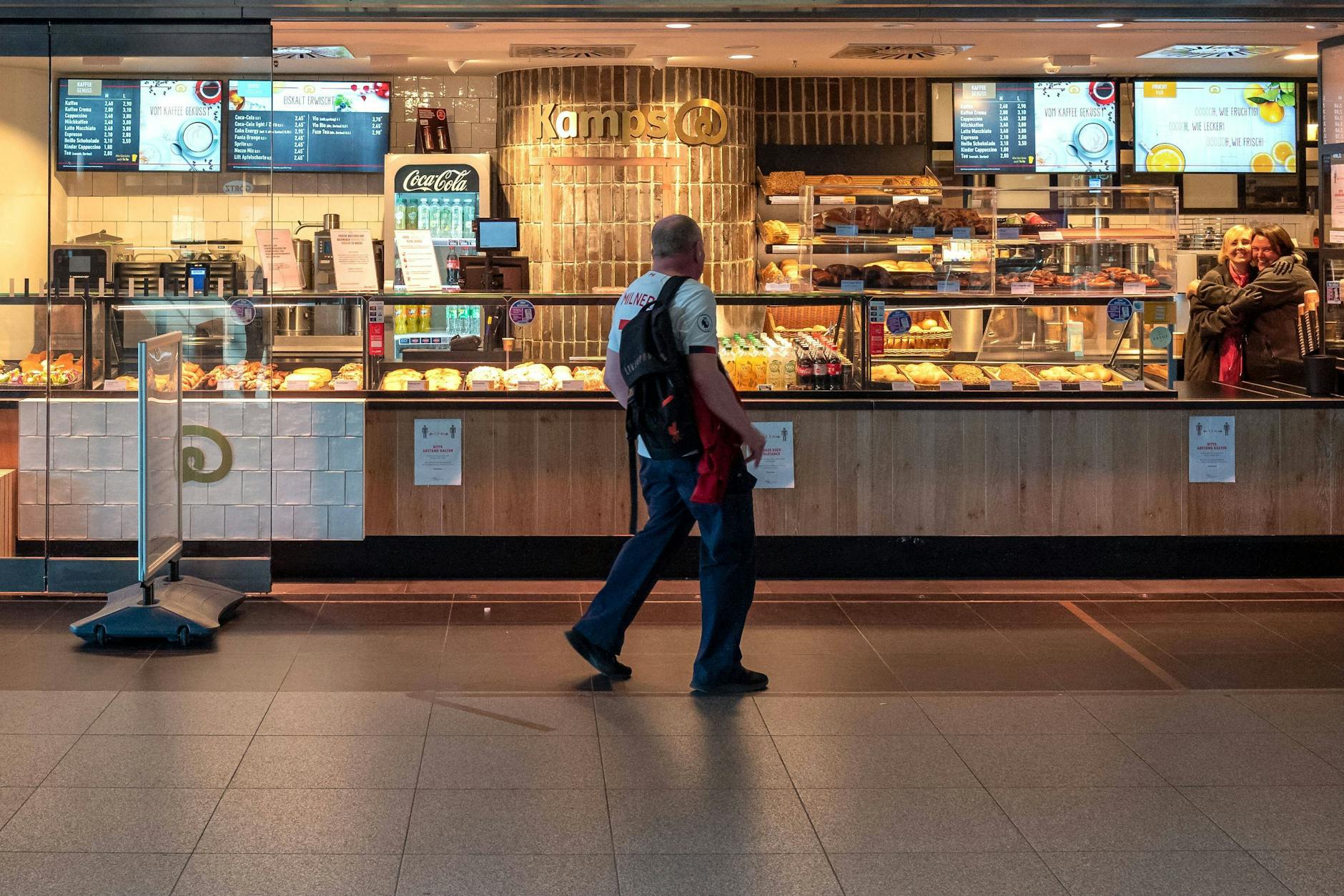 Die belegte Stulle für die Zugfahrt kostet am Berliner Hauptbahnhof mehr als anderswo.