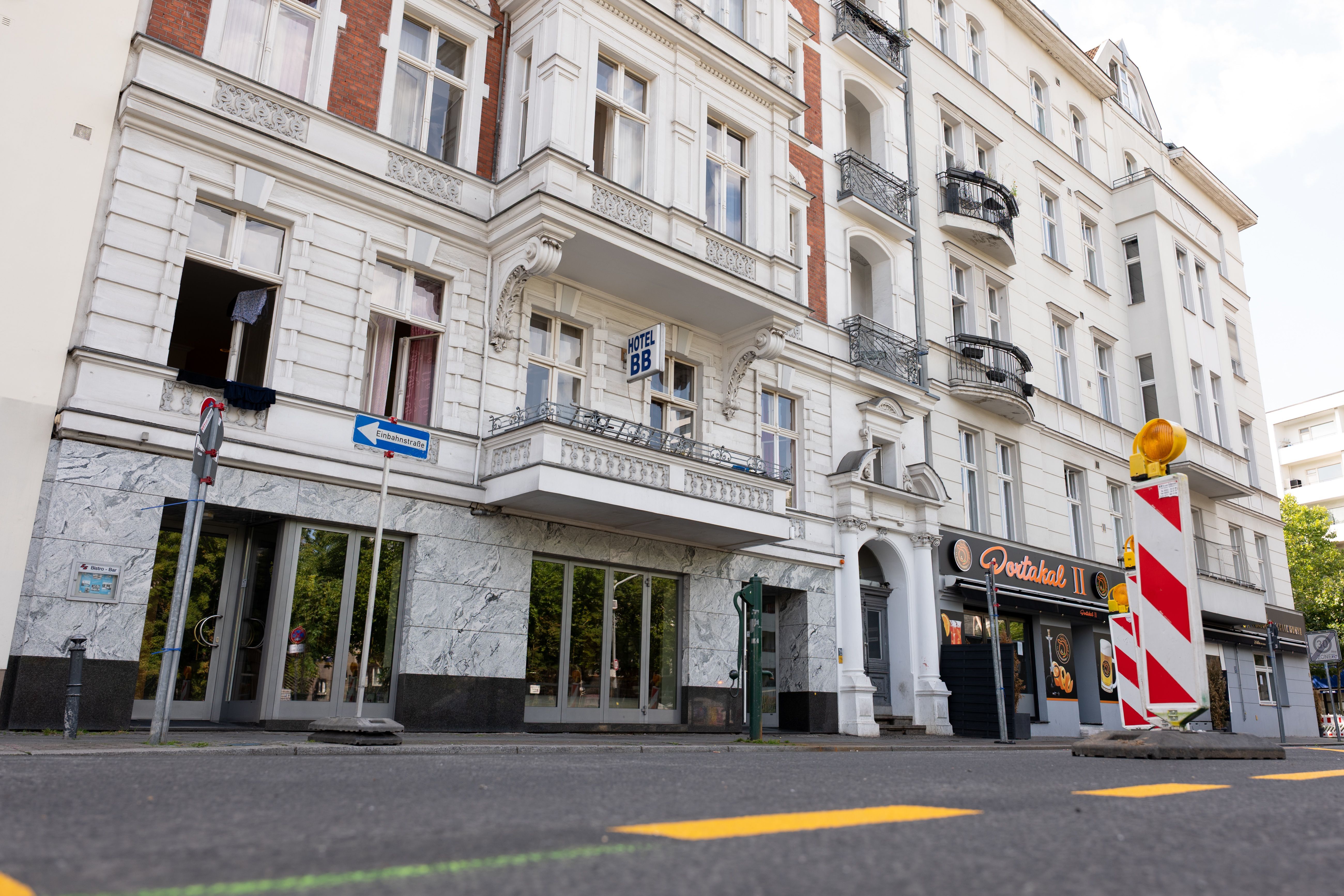 Ungeziefer-Alarm im Roma-Hotel an der Fuggerstraße!