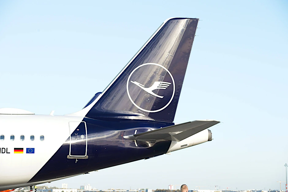 Die Lufthansa droht, Verbindungen an deutschen Flughäfen zu streichen.