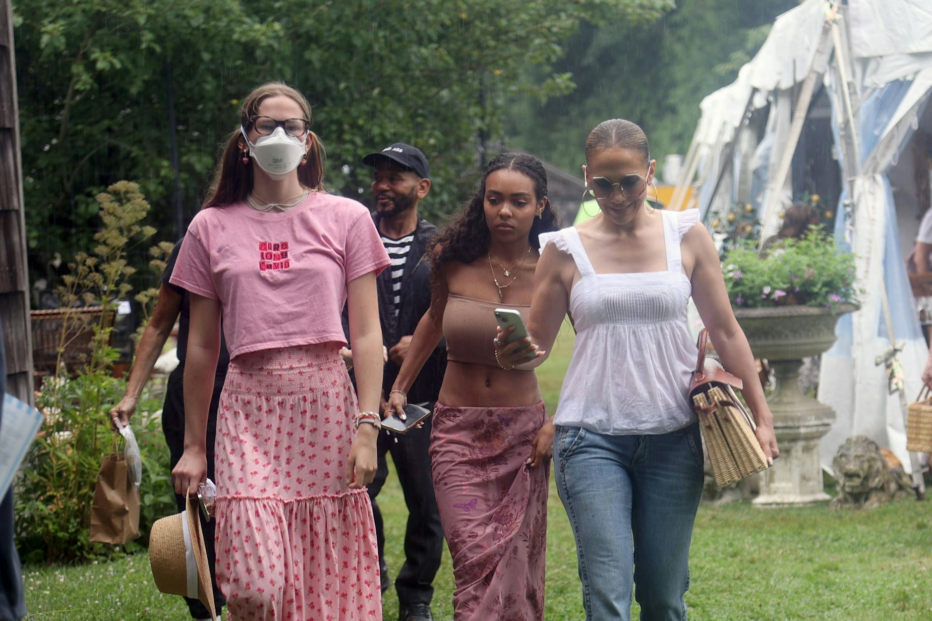 Violet Affleck (l. mit Jennifer Lopez) kämpft immer noch gegen Corona.