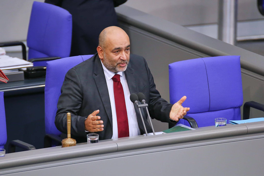 Drohung gegen NDR wegen Julia Ruhs: Nouripour wirft CDU-Generalsekretär Linnemann „Zensur“ vor