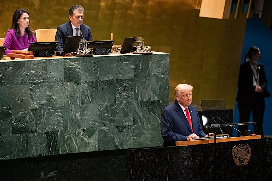 Donald Trump spricht bei der Generalversammlung der Vereinten Nationen – im Hintergrund: Annalena Baerbock, jetzt wohnhaft in New York