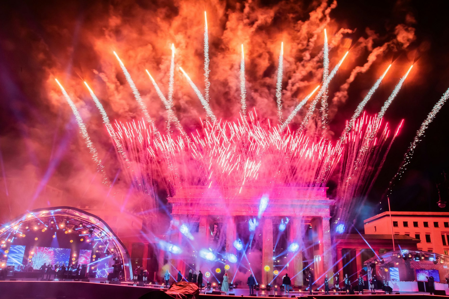 Deutschlands größte Silvesterparty wird 2026 aus Hamburg gesendet.