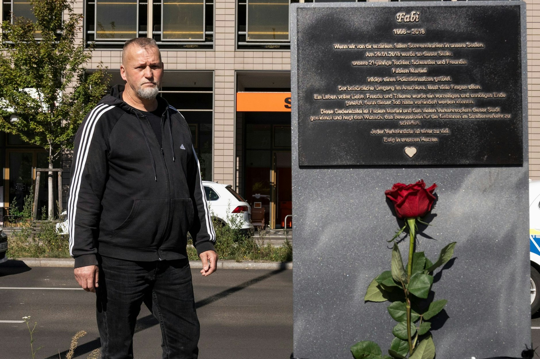 Christian Martini kommt oft an die Gedenkstele, die für seine Tochter aufgestellt wurde.