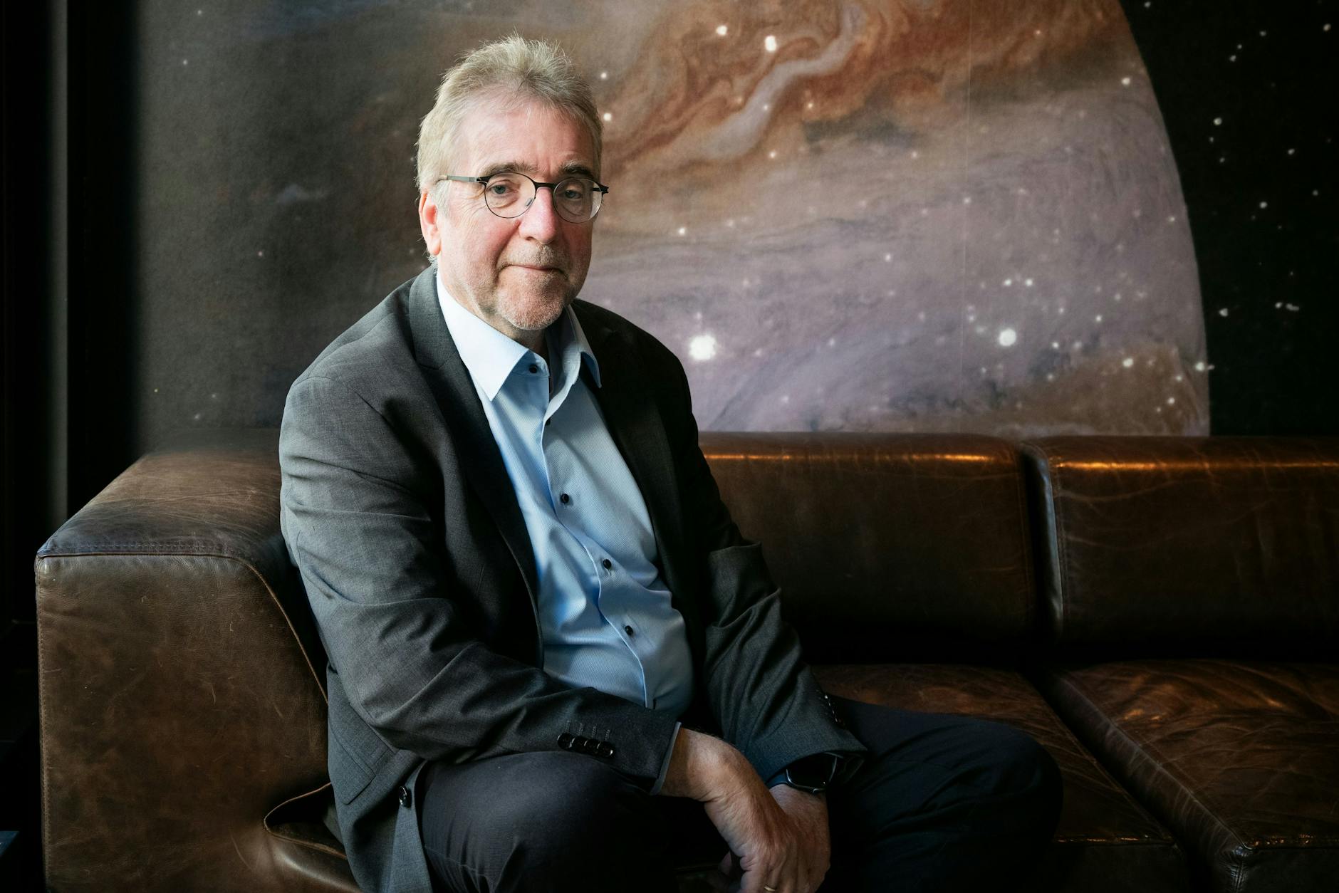 In einem Berliner Hotel am Tiergarten spricht Martin Fugmann über die digitale Kluft an den Schulen.