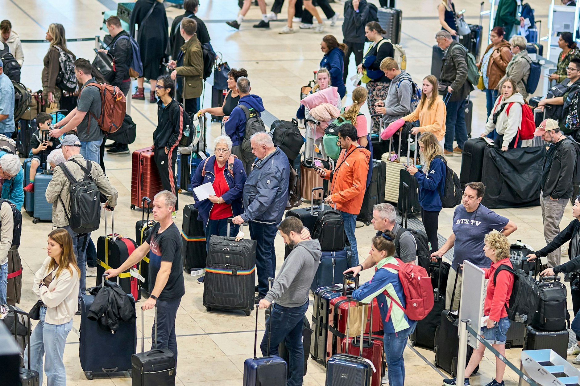 Auch am Donnerstag müssen sich Passagiere am BER auf längere Wartezeiten einstellen.