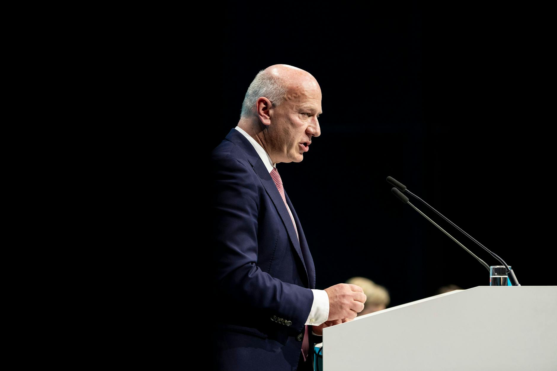 Kai Wegner, Berlin CDU parti konferansında yaptığı konuşmada, partisinin de Baum kararının hedeflerini destekleyeceğini duyurdu.