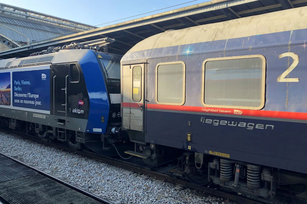 Berlin ve Paris arasındaki gece treni tehdit ediyor